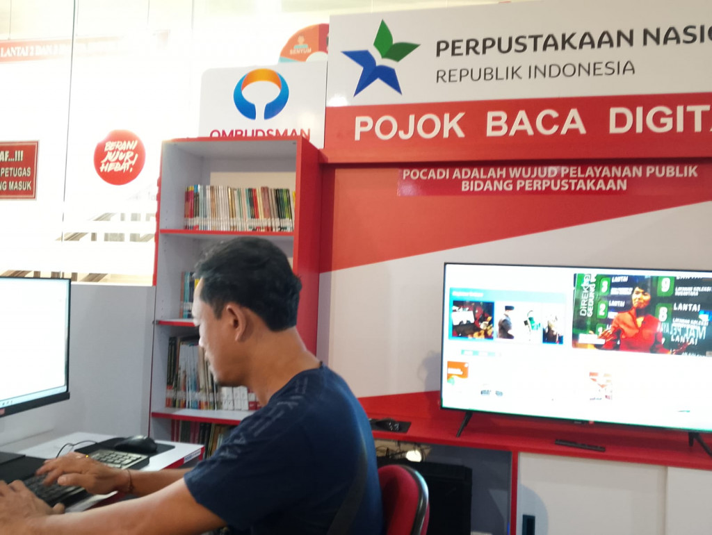 Layanan Pojok Baca Digital (POCADI) di Mall Pelayan Publik